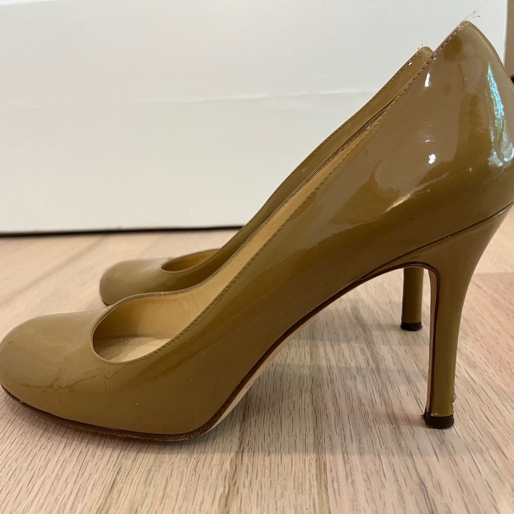Tan patent leather Kate Spade high heel pumps